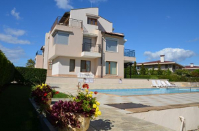  Sunrise Two-bedroom Apartment  Созополь